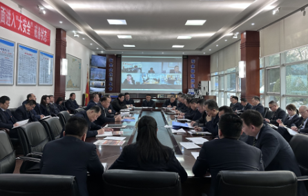 公司党委理论学习中心组举行集体学习