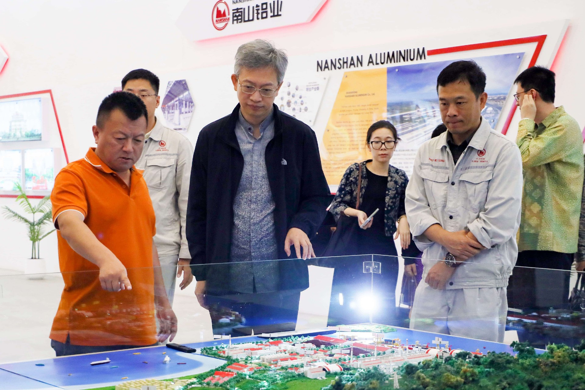 中国驻印尼大使王鲁彤莅临南山印尼园区考察